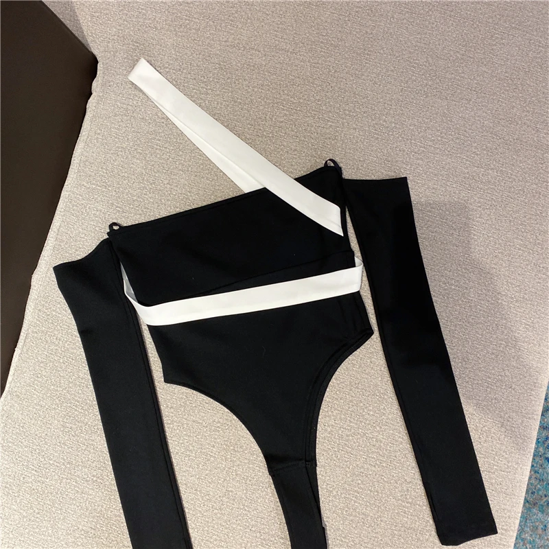 winter new EURONET red with foreign style fashion black and white contrast design sense hang neck sexy one-piece clothes