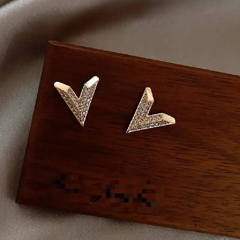 

Гипоаллергенные серьги из серебра S925 пробы с оригинальными буквами высокого уровня простоты и компактных страз, ювелирные изделия