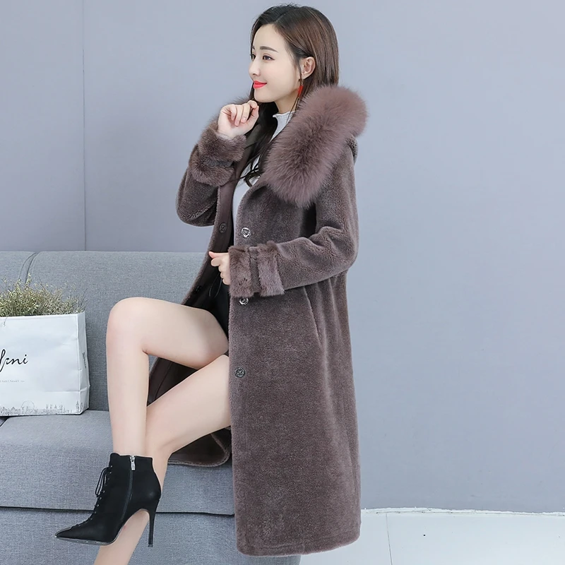 

2020 Hooded Sheep shearling coats Classic coat Winter clothing New fur Fur collar Outerwear Large size Long Middle age clothing