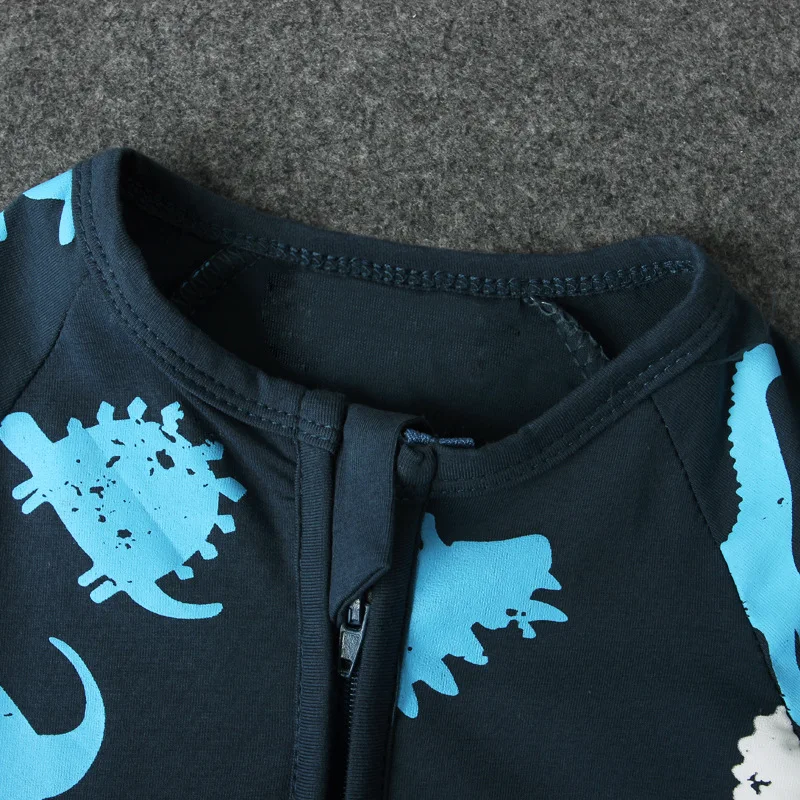 Комбинезон с длинным рукавом и мультяшным динозавром для мальчиков