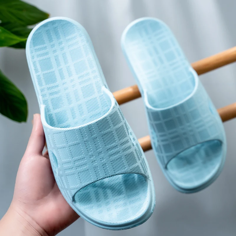 Летние сандалии и шлепанцы женские мягкие Нескользящие тапочки из ЭВА для ванной