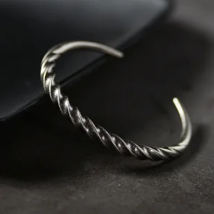 

European and American Style Simple and Compact Retro Twist Bracelet Personality Fashion Twist Bracelet