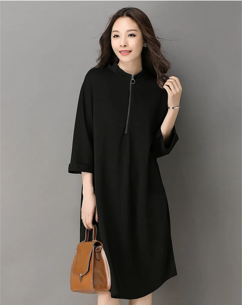 Женское платье-футболка с круглым вырезом черное свободное Повседневное платье