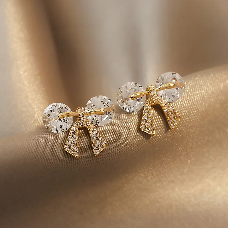 

Korean Fashion Cute Shiny Zircon Bow Stud Earrings For Women Girls Gold Color Bowknot Pearl Earrings Streetwear Party Jewelry