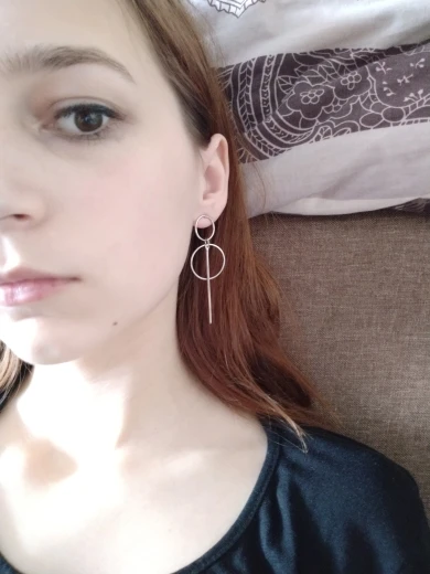 Женские серьги подвески с кисточками простые золотистые длинные в стиле панк