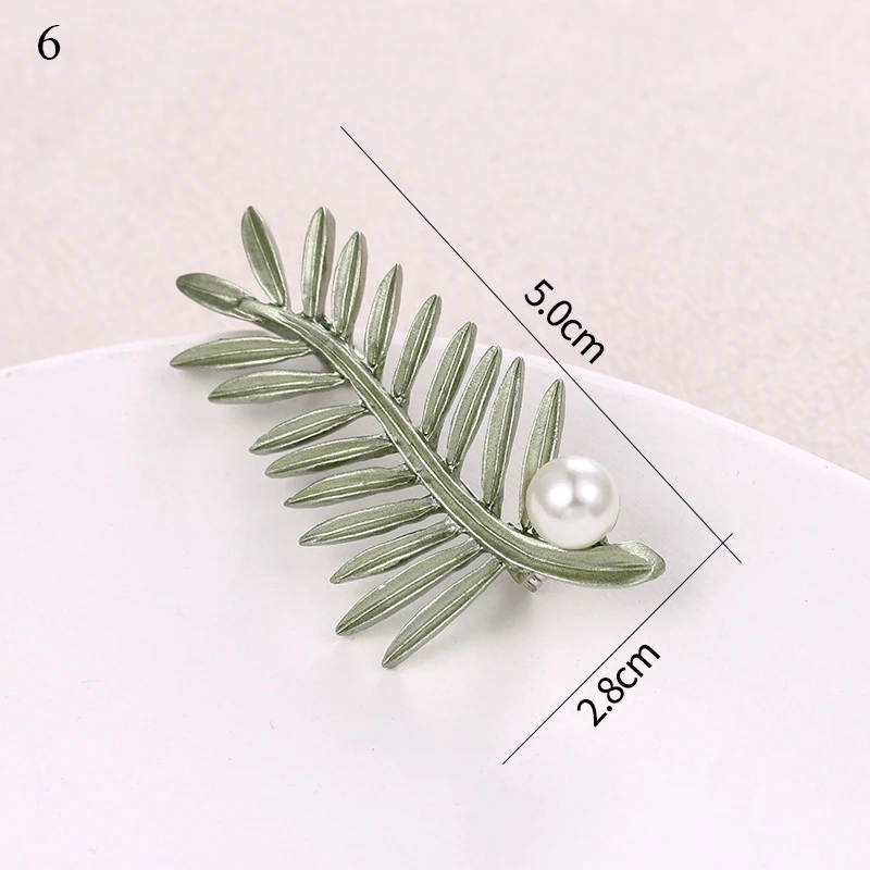 

2021 Cartoon Green Plant Leaf Brooches Creative Pearl Flowers Enamel Pin Badge Clothes Bag Jewelry Gifts for Kids Wholesale
