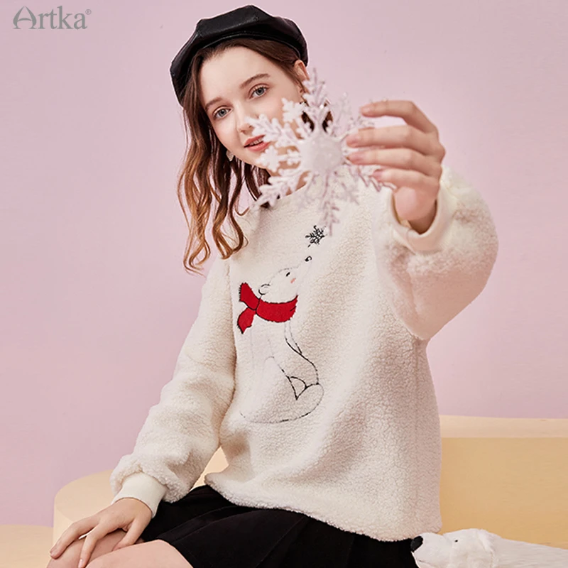 

ARTKA 2020 Winter New Fashion Bear Embroidery Pullover White Sweatshirts Loose Lambswool Thicken Warm Sweatshirt Women VA25204D