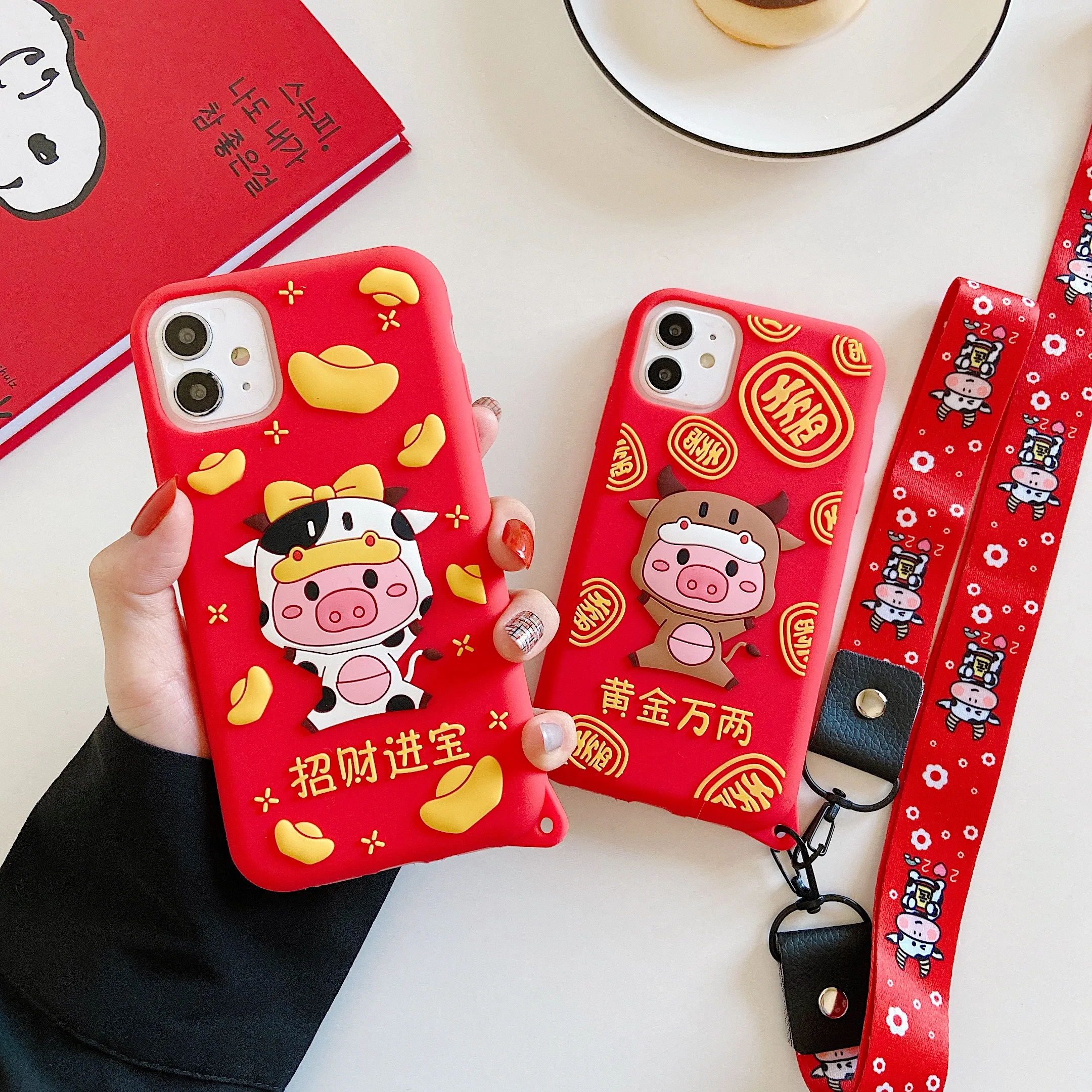 

The pattern of Zhaocaijinbao is suitable for iPhone 11 and iPhone 12 series mobile phone cases.