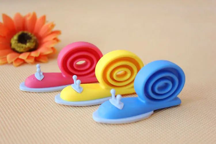 Силиконовый держатель для дверей в форме улитки с клиновидной клипсой 3