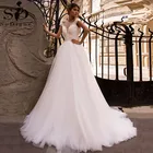 Платье свадебное с V-образным вырезом, рукавом-крылышком и аппликацией