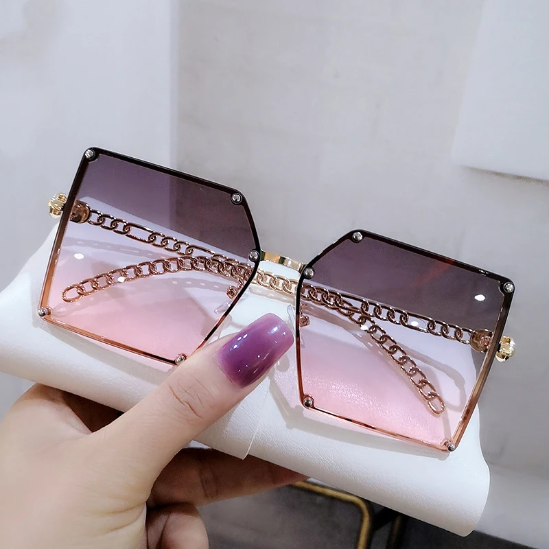 

2021 New Fashion Oversize Gradient Sunglasses For Women Vintage Alloy Chain Frame Rivet Square Sun Glasses Female Elegant Shades
