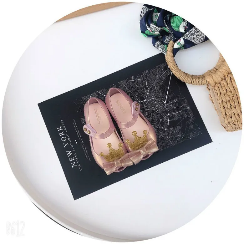 Mini Melissa/Новинка года; прозрачная обувь; детская обувь принцессы с круглым открытым носком и бантом; мягкие и удобные сандалии; обувь на каблуке 14-16,5 см