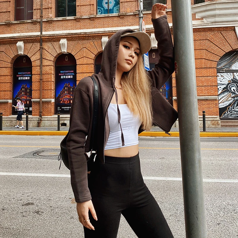 Женская укороченная толстовка с капюшоном на молнии | одежда