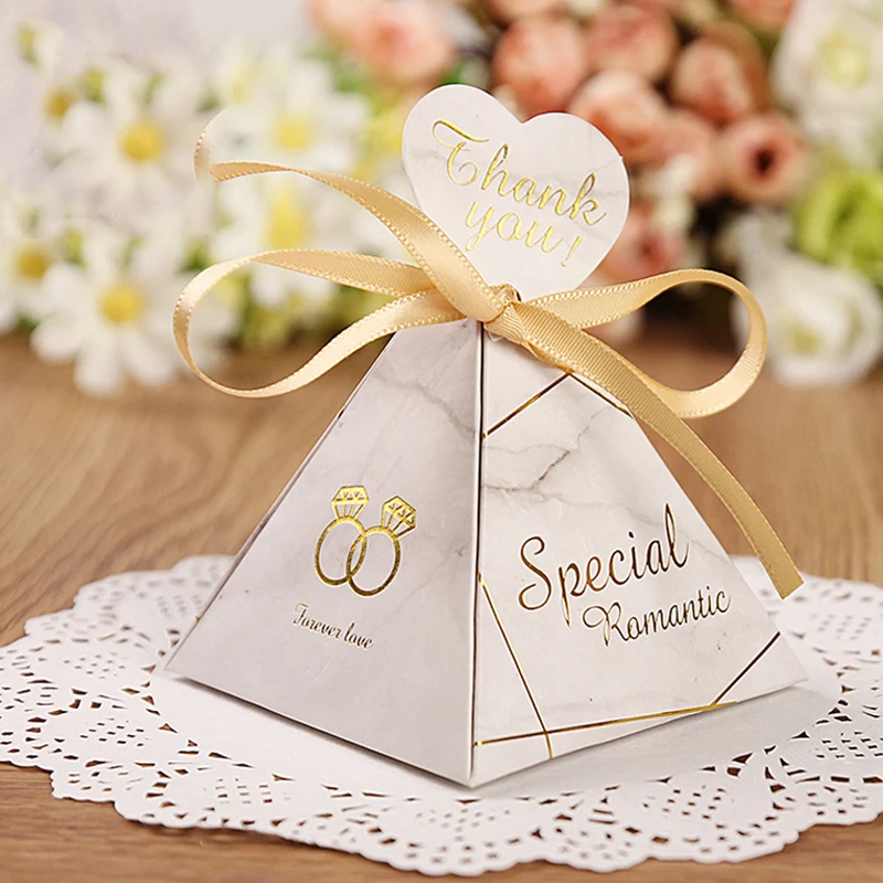 

Triangular Pyramid Marble Candy Box Wedding Favors and Gifts Boxes Chocolate Box for Guests Giveaways Boxes Party Supplies 2021