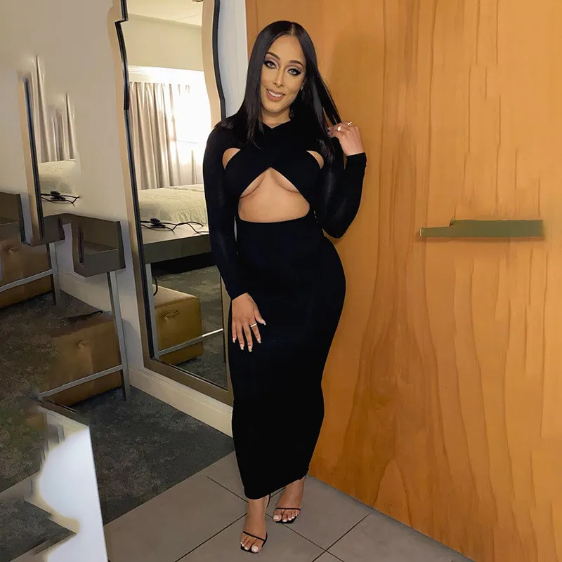 Соблазнительное женское платье с лямкой на шее длинное однотонное вечернее