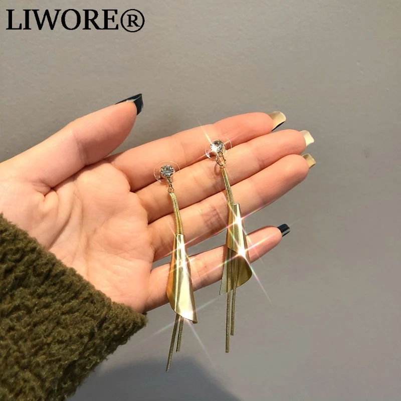 

Liwore Fashion Metal Earrings Vintage Gold Long Pendant Earrings For Women Girls Irregular Earrings 2021 Fashion Jewelry