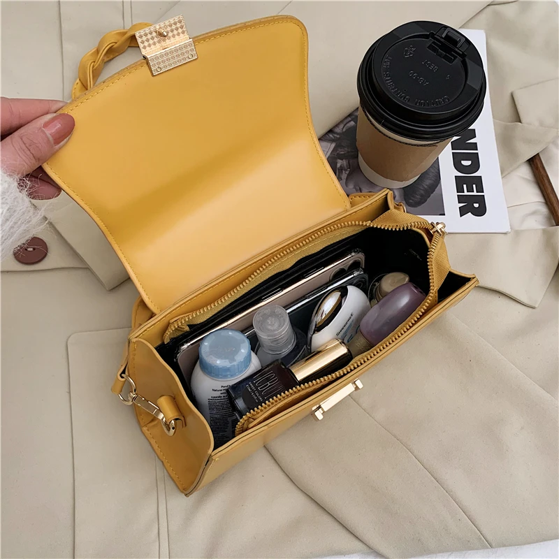 

2021 Spring New Messenger Shoulder Bags for Women Trendy Luxury Designer Handbags Female Retro Western Style Saddle Bag