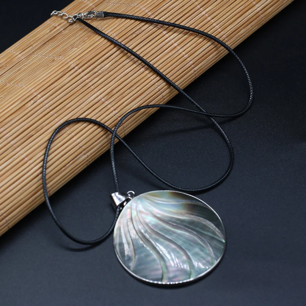 

Natural Beach Shell Necklaces Bigt Round Polished silver Shell Pendant Charm Choker Necklaces for Women Fashion Party Gift