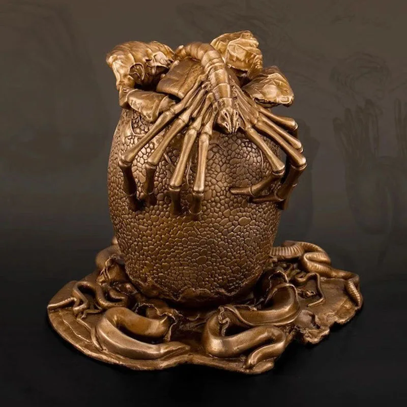 

Bronze Alien Facehugger Statue Collectible Model Figure Toy AVP Bust Statuette Home Decor Collections Men Birthday Gifts