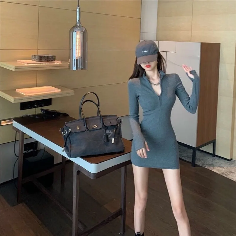 

2021 Sexy style zipper half high neck short skirt with buttocks women's autumn and winter long sleeve knitted small black skirt