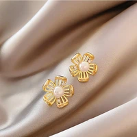 2021 new fashion hollow metal flowers contracted earrings senior fine pearl elegant temperament women stud earrings