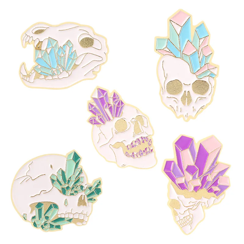 

Crystal skull brooch New punk style alloy brooch Creative colored diamond skull brooch Rhinestone skull brooch Fashion brooch