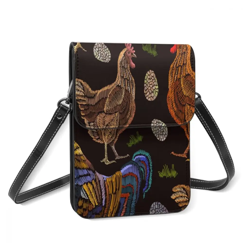 Сумка-мессенджер на ремне с вышивкой в виде курицы и петуха кредитница кармашком