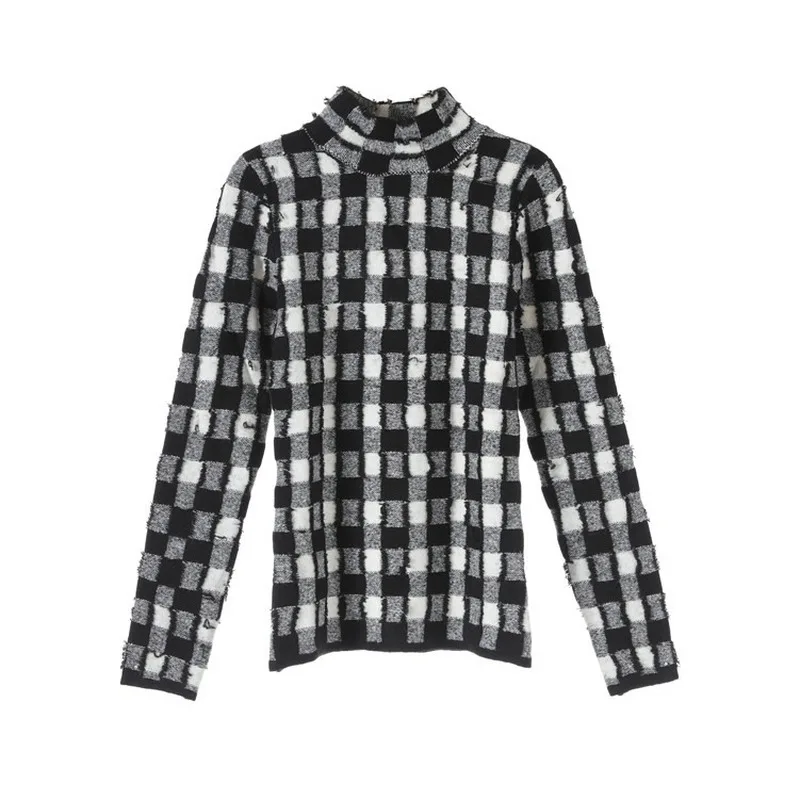 Женский трикотажный пуловер в клетку белый черный свитер с высоким воротником на