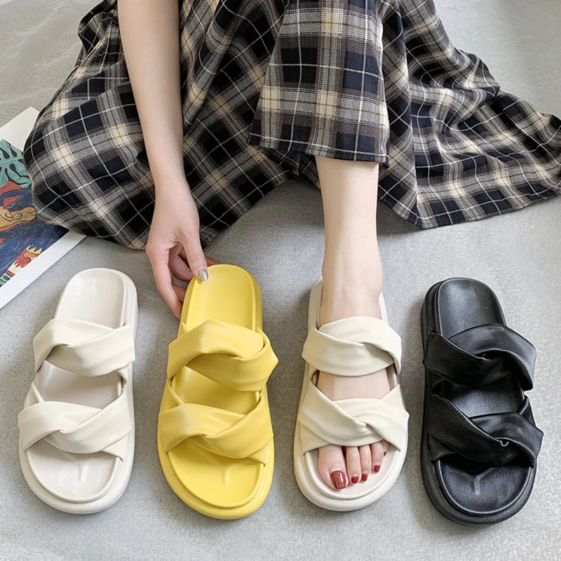 

Med Slippers Soft Shoes Woman 2021 Platform Loafers Pantofle Luxury Slides Comfort New Designer Flat Rubber Fashion PU House Sli
