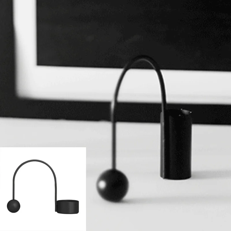 Скандинавский минималистичный черно золотой геометрический подсвечник Дания