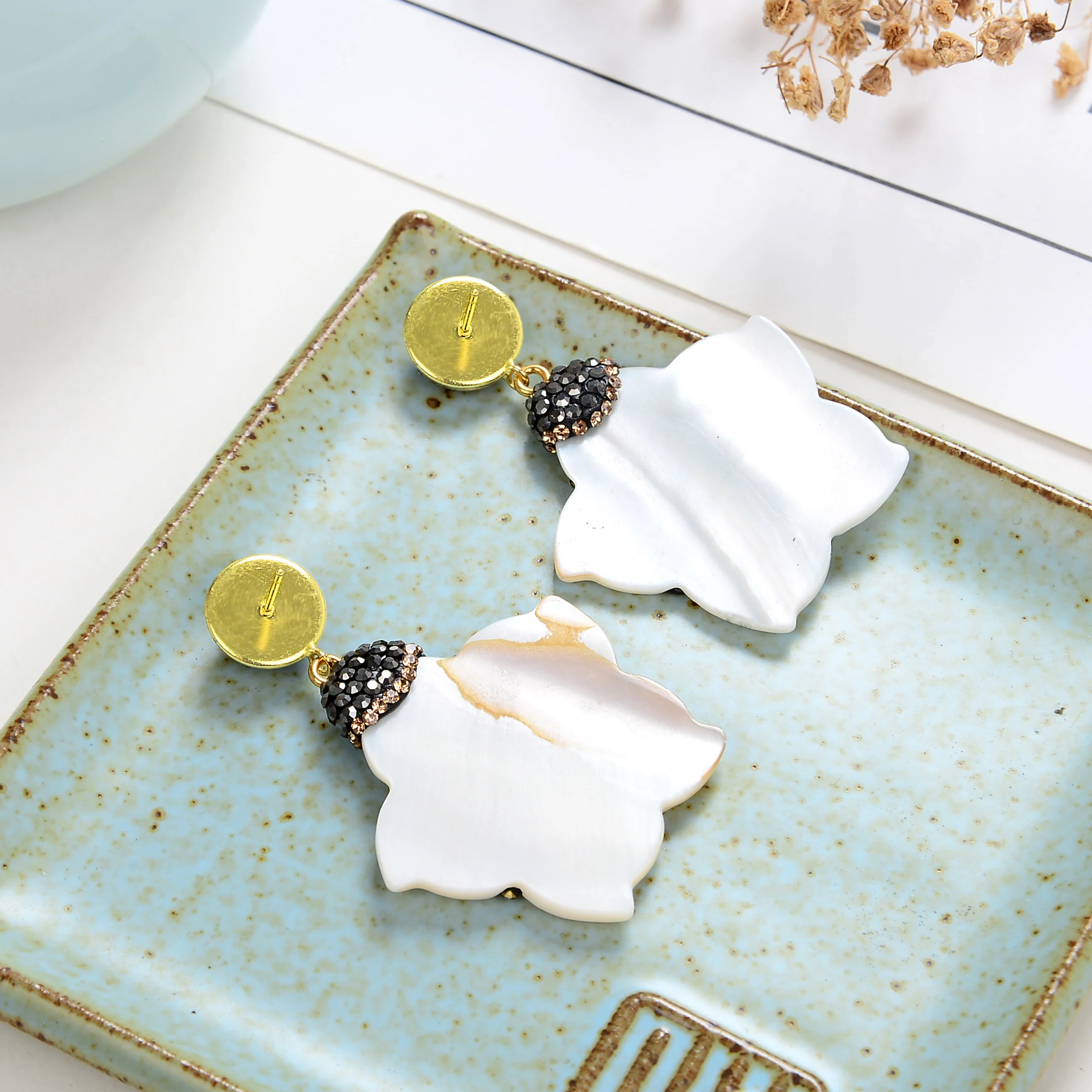 Серьги в богемном стиле нового дизайна 2020 черные стразы серьги виде цветка из