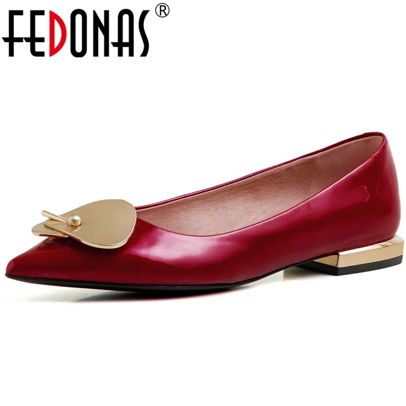 Женские лакированные туфли FEDONAS черные из коровьей кожи с острым носком на