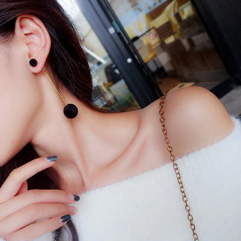 New Fashion Korean Long Plush Ball Drop Earrings For Women Round Tassel Statement Red Blue Grey Black Earring E0371 | Украшения и