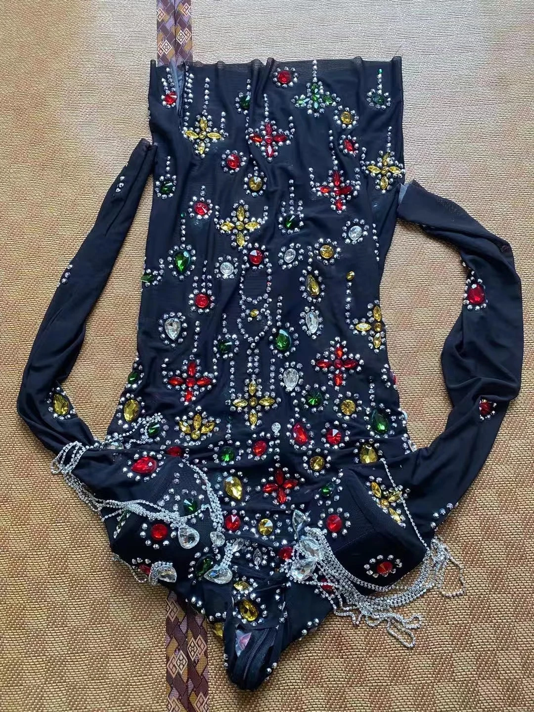 Новый дизайн черное Сетчатое мини-платье с цветными кристаллами сексуальное