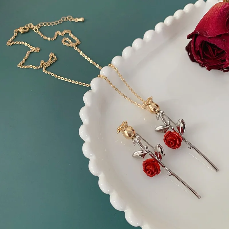 

Suit Corsage Stereo Rose Flower Brooch Women Cardigan Necklace Accessories Pin Clavicle Chain Simple Sweater Chain Wholesale