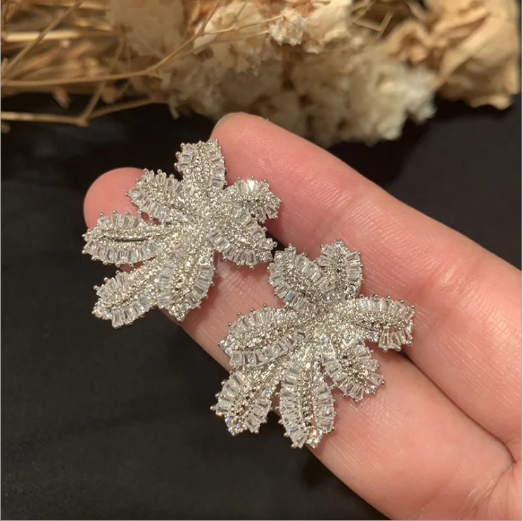 

Женские серебряные серьги в виде листьев, сверкающие преувеличенные серьги из серебра пробы с микро-инкрустацией из циркония, сказочные эл...