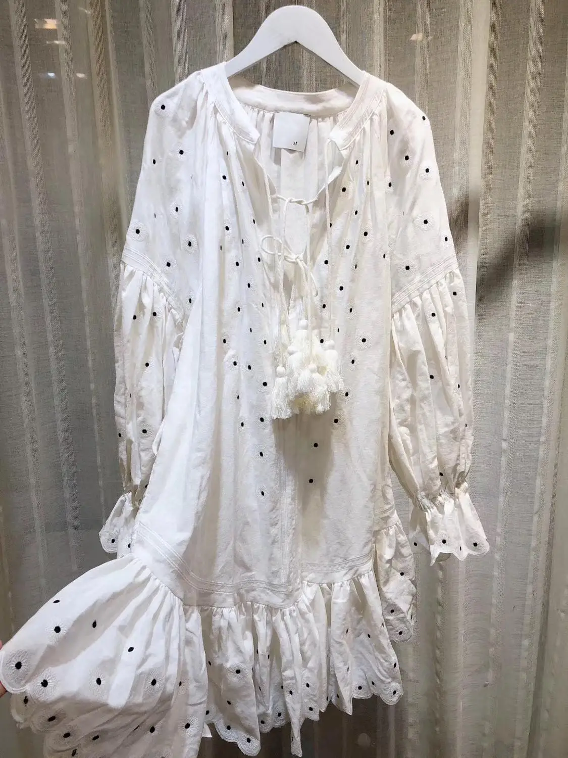 Австралийский бренд ACLE * платье праздничное стильное с v-образным вырезом на