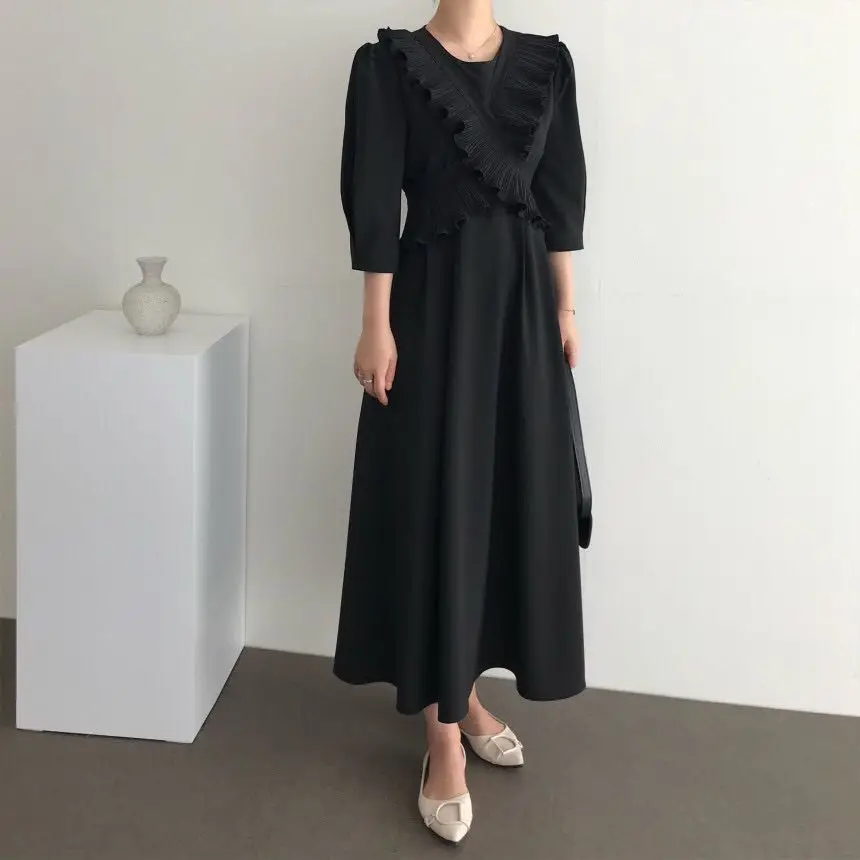 Милое приталенное платье в корейском ретро стиле молодежное Плиссированное