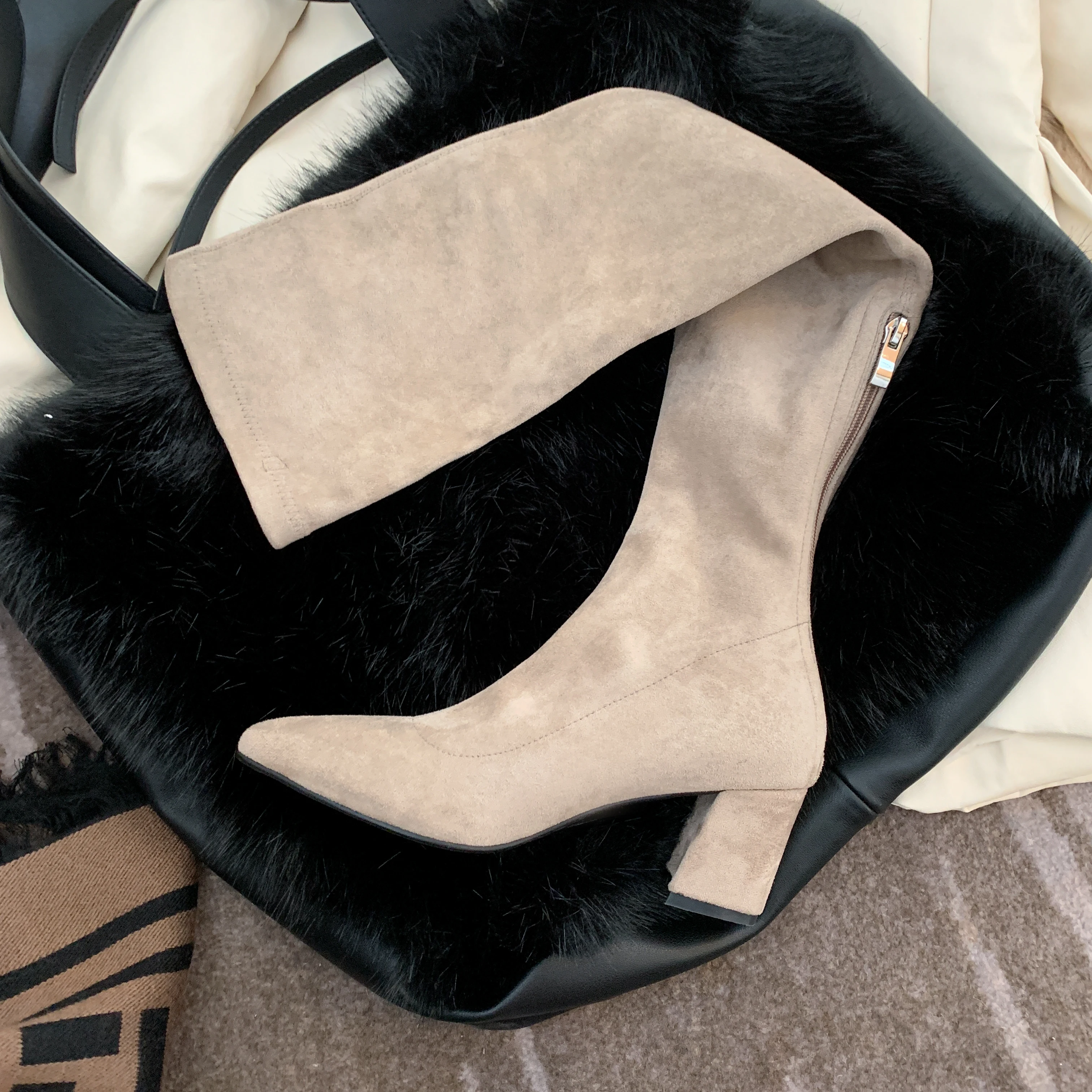 Ботфорты женские на высоком каблуке пикантные эластичные сапоги до бедра