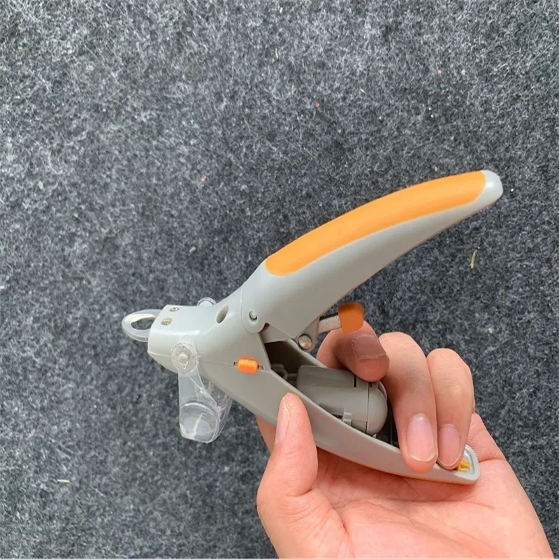 

Professional Pet Dog Cutter Cat and Dog Nail Clipper Cutting Machine Beauty Scissors Animal Cat Locks Pet LED Light Nail Trimmer