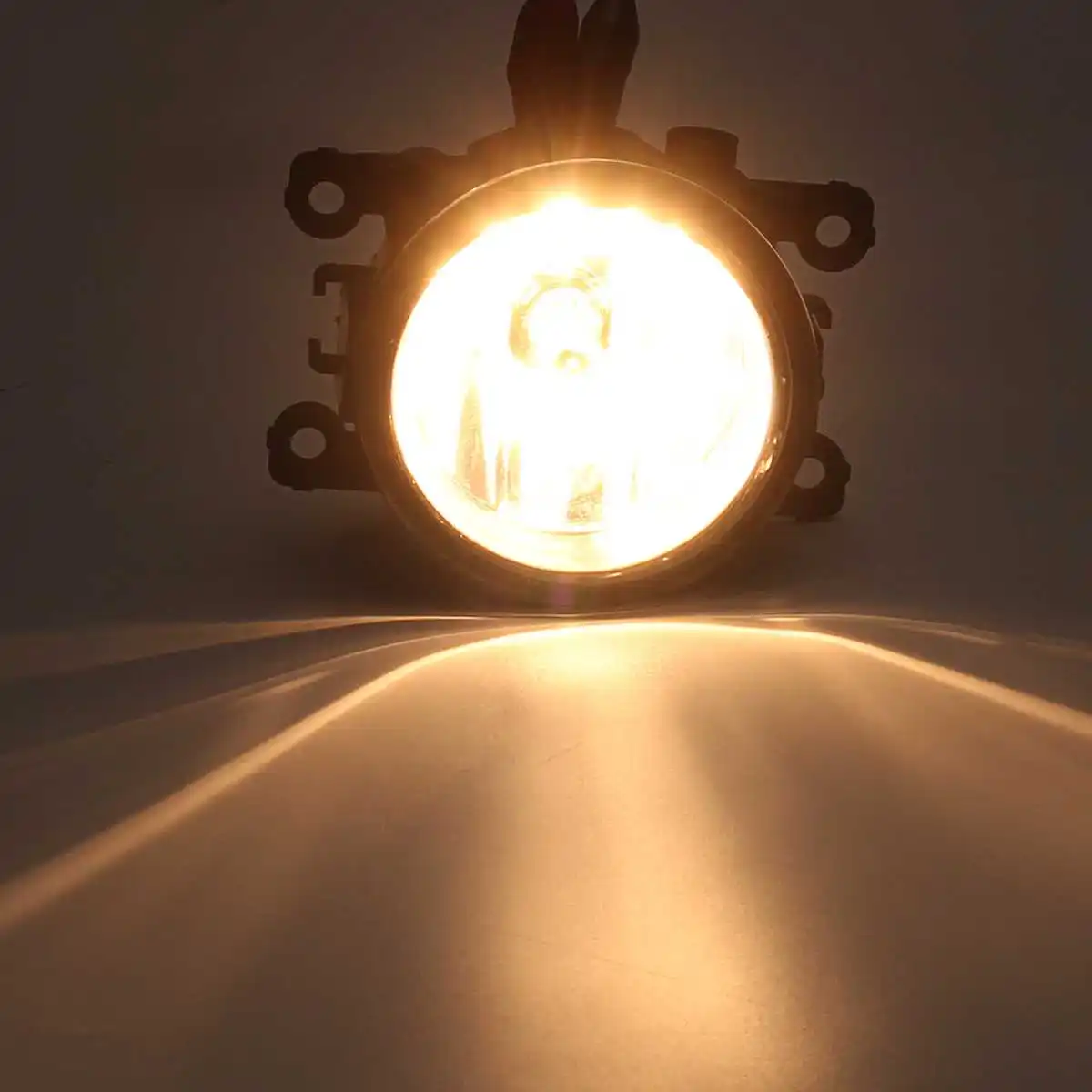 Пара противотуманных светильник р на автомобильный бампер с крышкой комплект