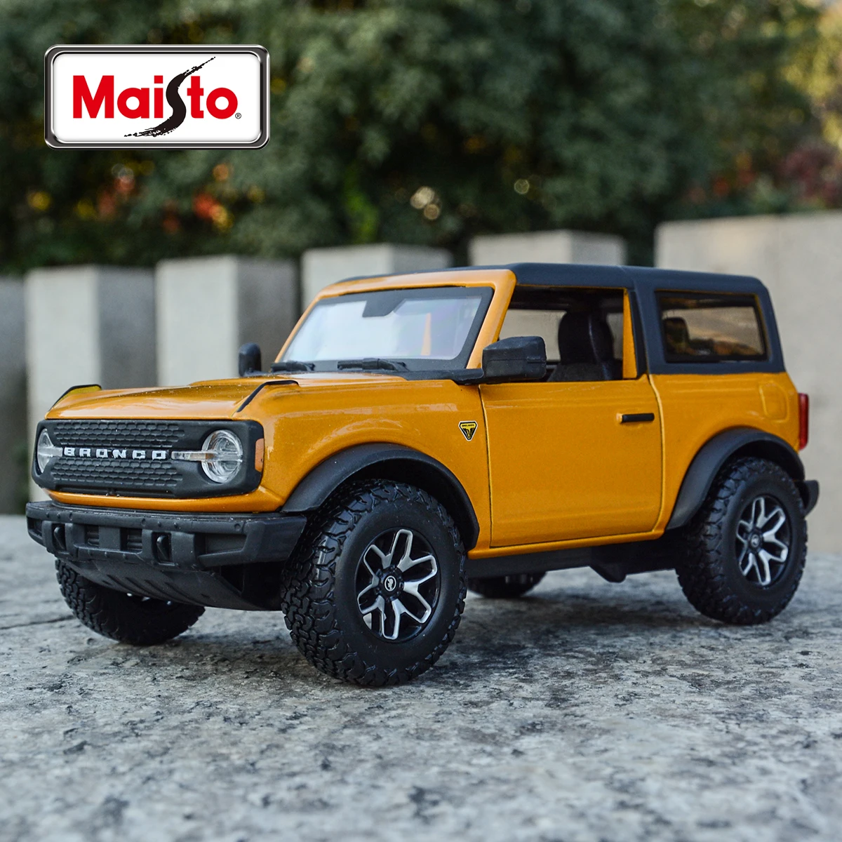 Коллекционная модель автомобиля Maisto 1:24 2021 Ford Bronco Badlands оранжевые статические