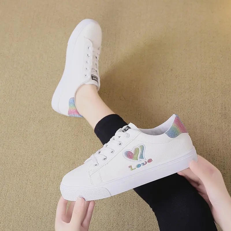

Женские кроссовки на шнуровке Love, дышащие удобные кроссовки на платформе, Вулканизированная подошва, Уличная обувь для бега, новинка 2021