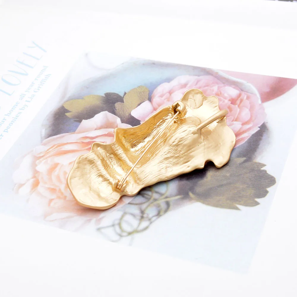 

CINDY XIANG Gold Color Half face Brooch Large Fashion Coat Brooches For Women New Design Autumn Winter Alloy Accessories