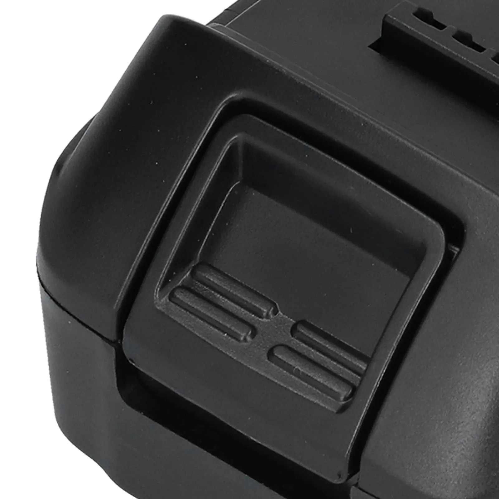 

Adapter Easily Interchanged for Battery Adapter