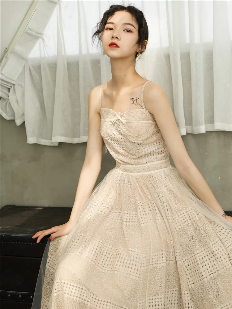 Ретро бежевое кружевное свободное платье сексуальное с вырезами на бретельках