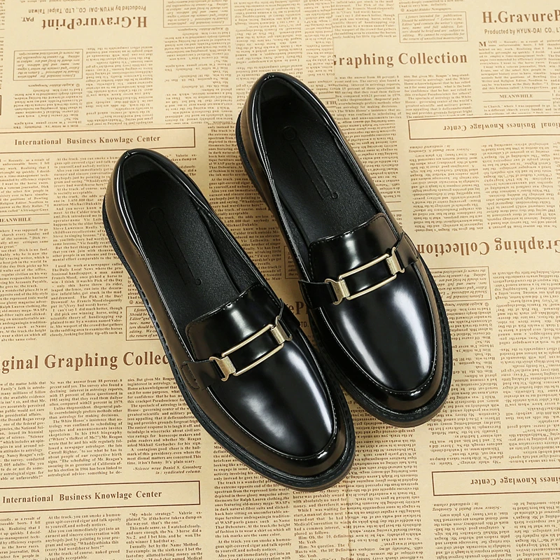 black patent leather Туфли-оксфорды в британском стиле для девушек в стиле преппи; всесезонные женские туфли на плоской подошве с металлической квадратной пряжкой; модные брендовые маленькие кожаные женские туфли - Цвет: black patent leather