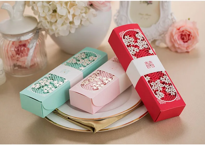 Лазерная резка коробки упакованы свадебные пригласительные карты прокрутки