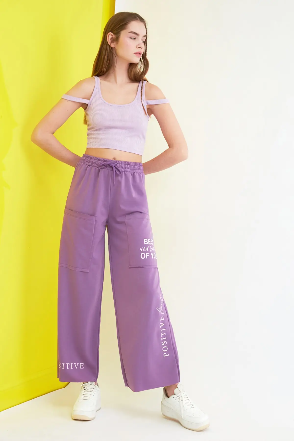 

Trendyol Pockets Printed Knit Sweatpants TWOSS21EA0029