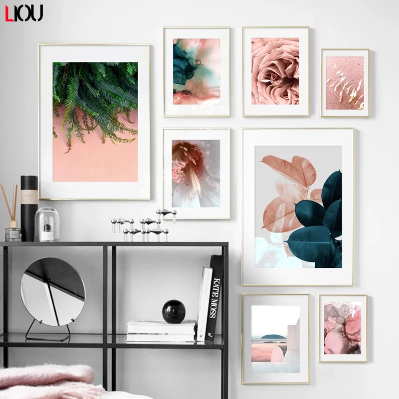 Декоративное изображение на холсте для гостиной Цветущий розовый цветок пальма